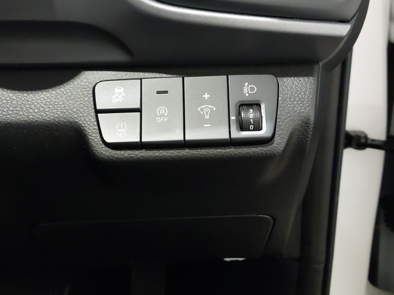 Used Kia Stonic 2023 for sale - 77252315: Photo 13