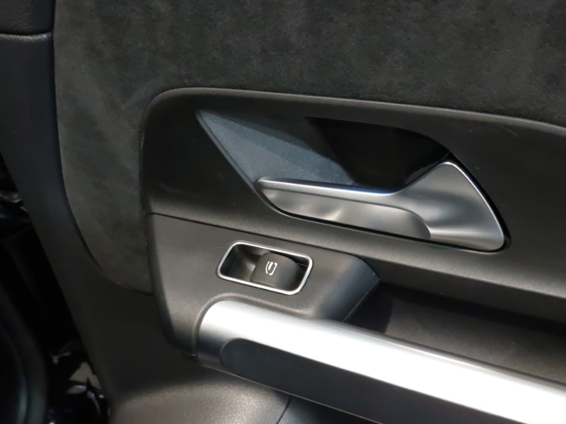 Used Mercedes-Benz EQB 2022 for sale - 77922649: Photo 11