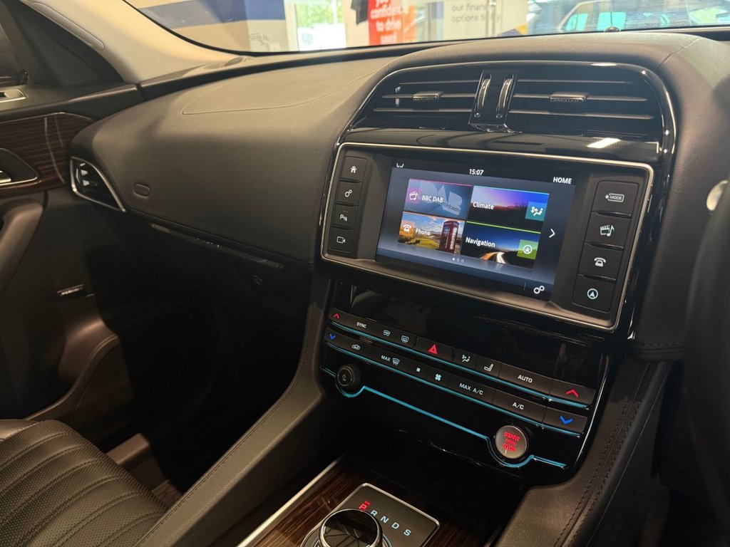 Used Jaguar F-Pace 2017 for sale - 75986322: Photo 13