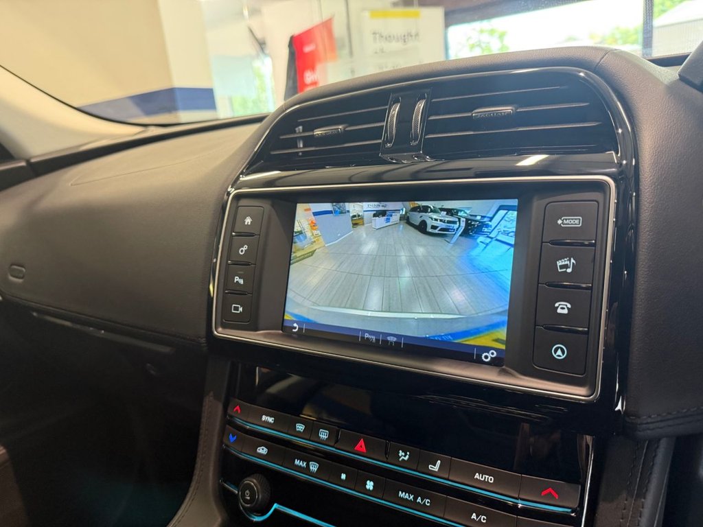 Used Jaguar F-Pace 2017 for sale - 75986322: Photo 16