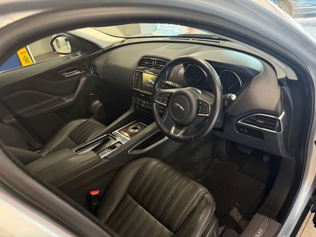 Used Jaguar F-Pace 2017 for sale - 75986322: Photo 9