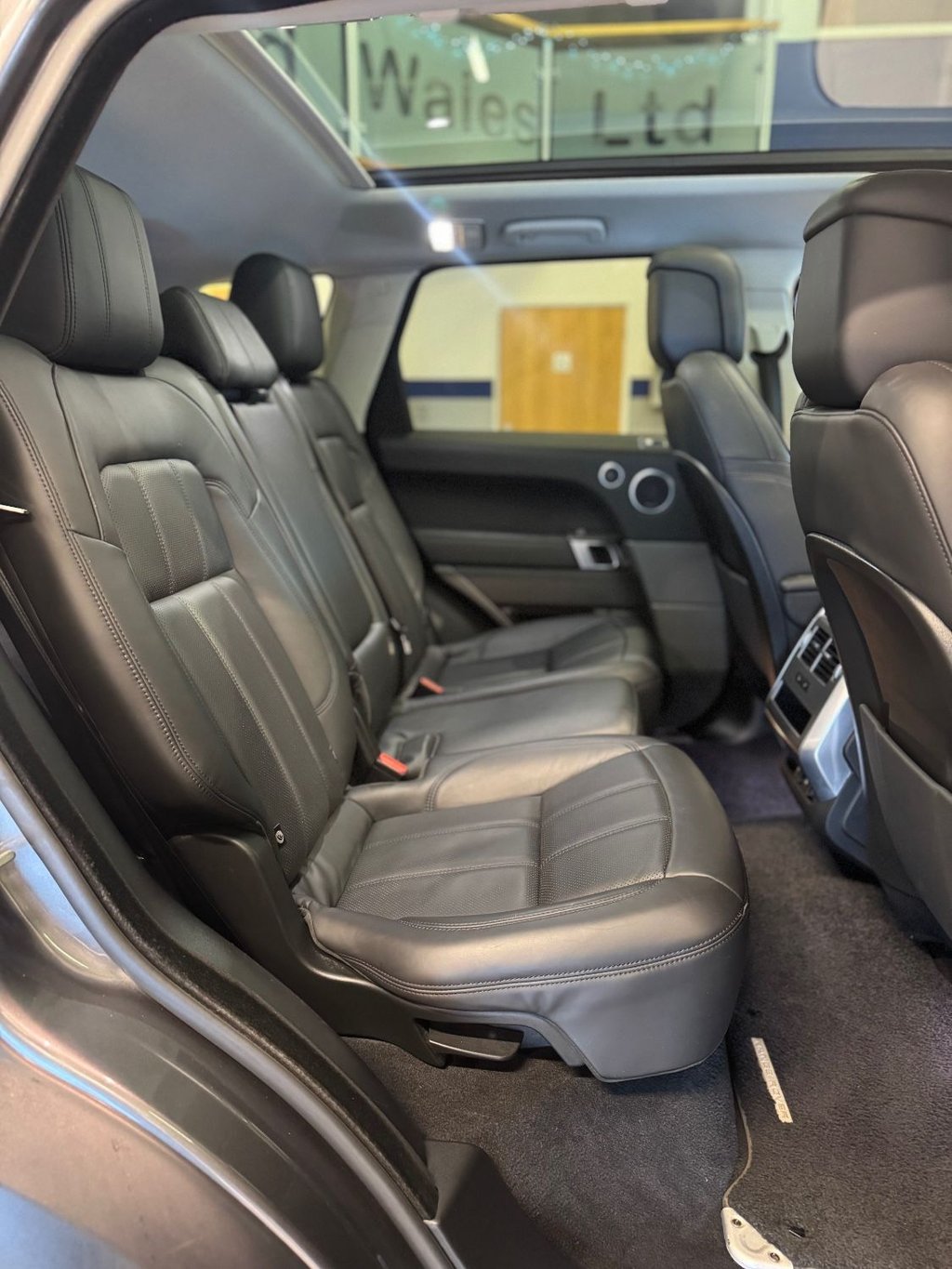 Used Land Rover Range Rover Sport 2018 for sale - 76698312: Photo 19