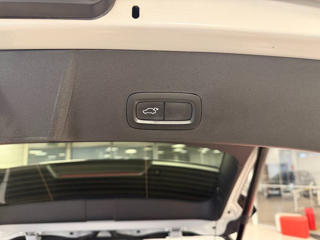 Used Volvo XC40 2021 for sale - 77805861: Photo 8