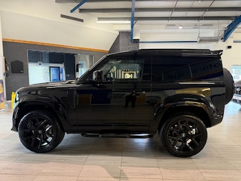 Used Land Rover Defender 2024 for sale - 78908031: Photo