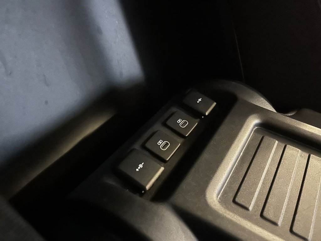 Used Land Rover Defender 2021 for sale - 77681086: Photo 11