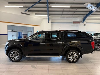 Used Nissan Navara 2017 for sale - 77608914: Photo