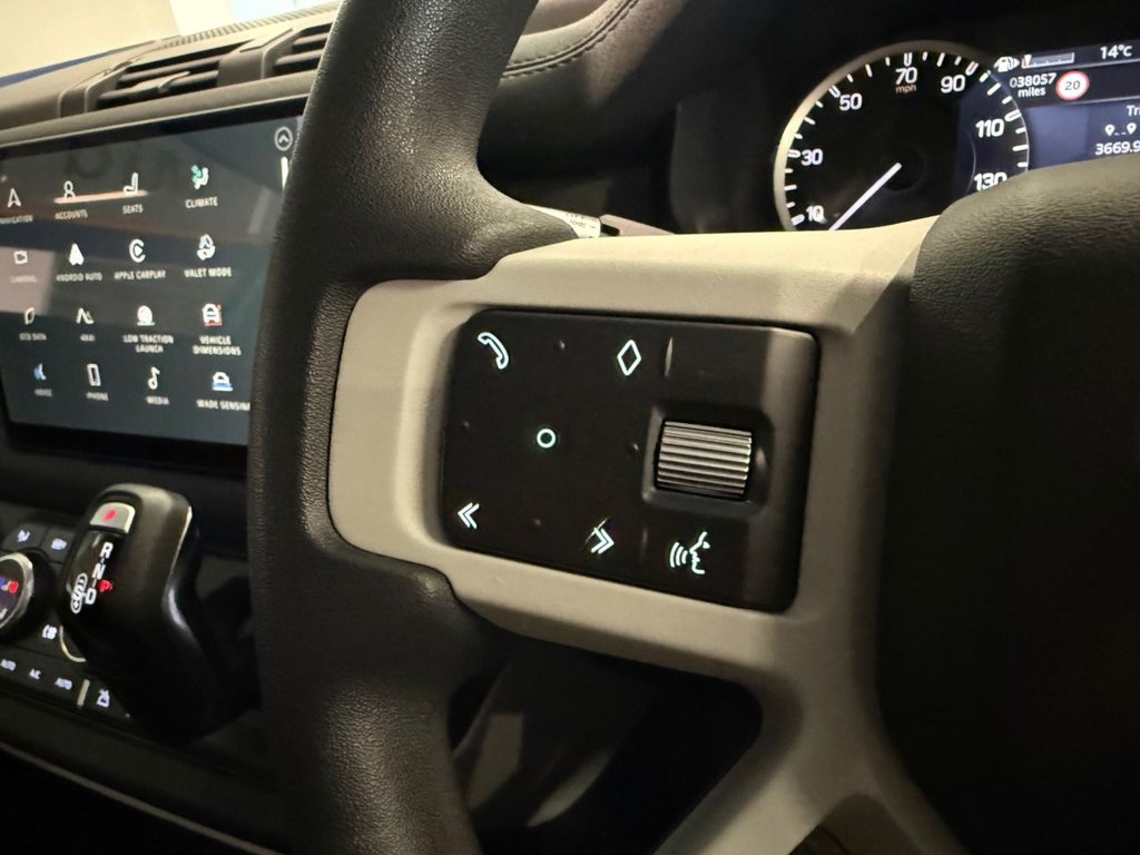 Used Land Rover Defender 2021 for sale - 78096147: Photo 17