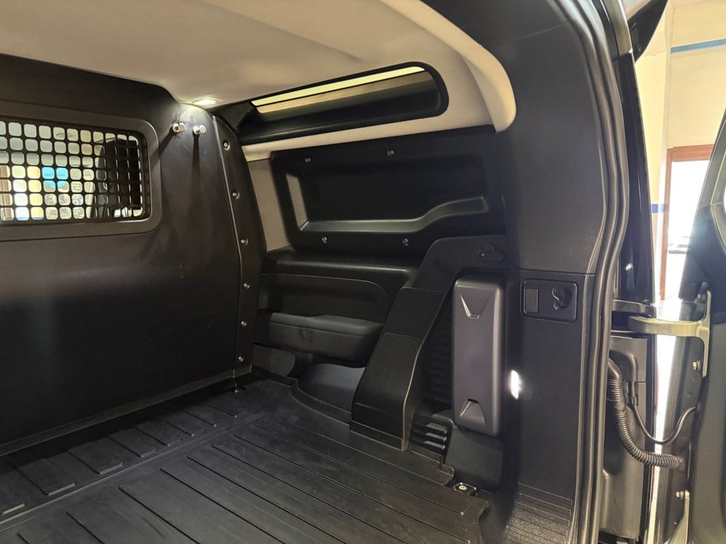 Used Land Rover Defender 2021 for sale - 78096147: Photo 26