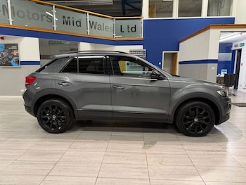 Used Volkswagen T-Roc 2021 for sale - 77369110: Photo