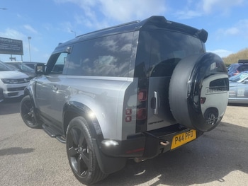 Used Land Rover Defender 2023 for sale - 78249866: Photo