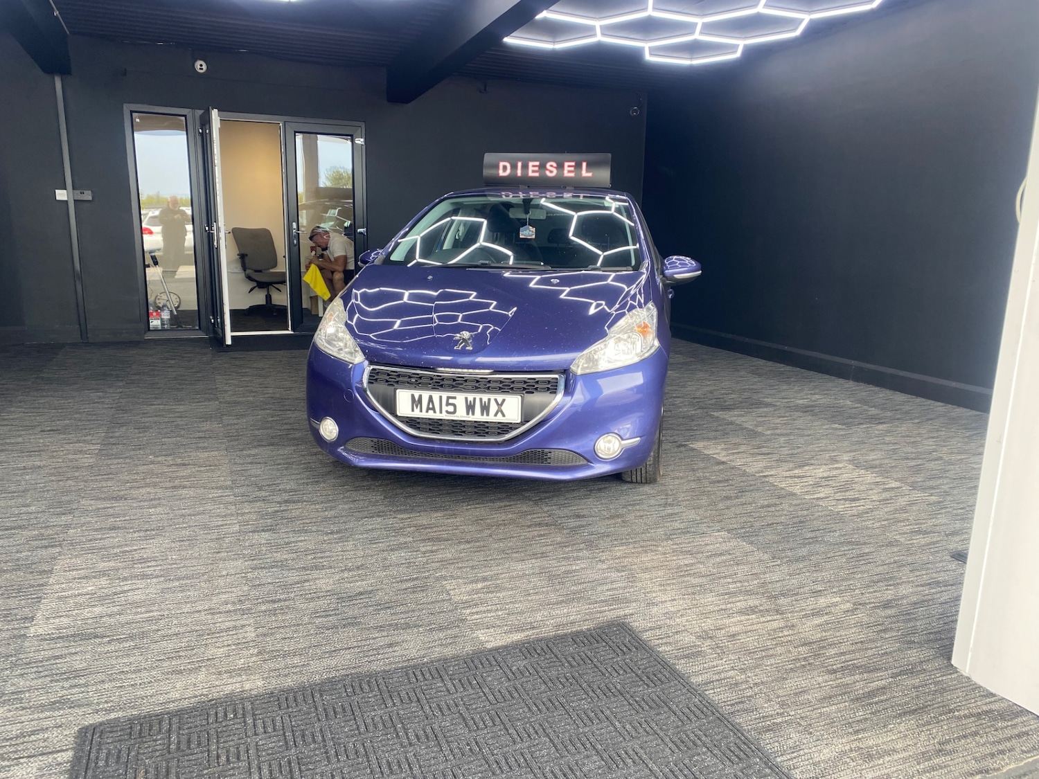 Used Peugeot 208 2015 for sale - 76402033: Photo 2