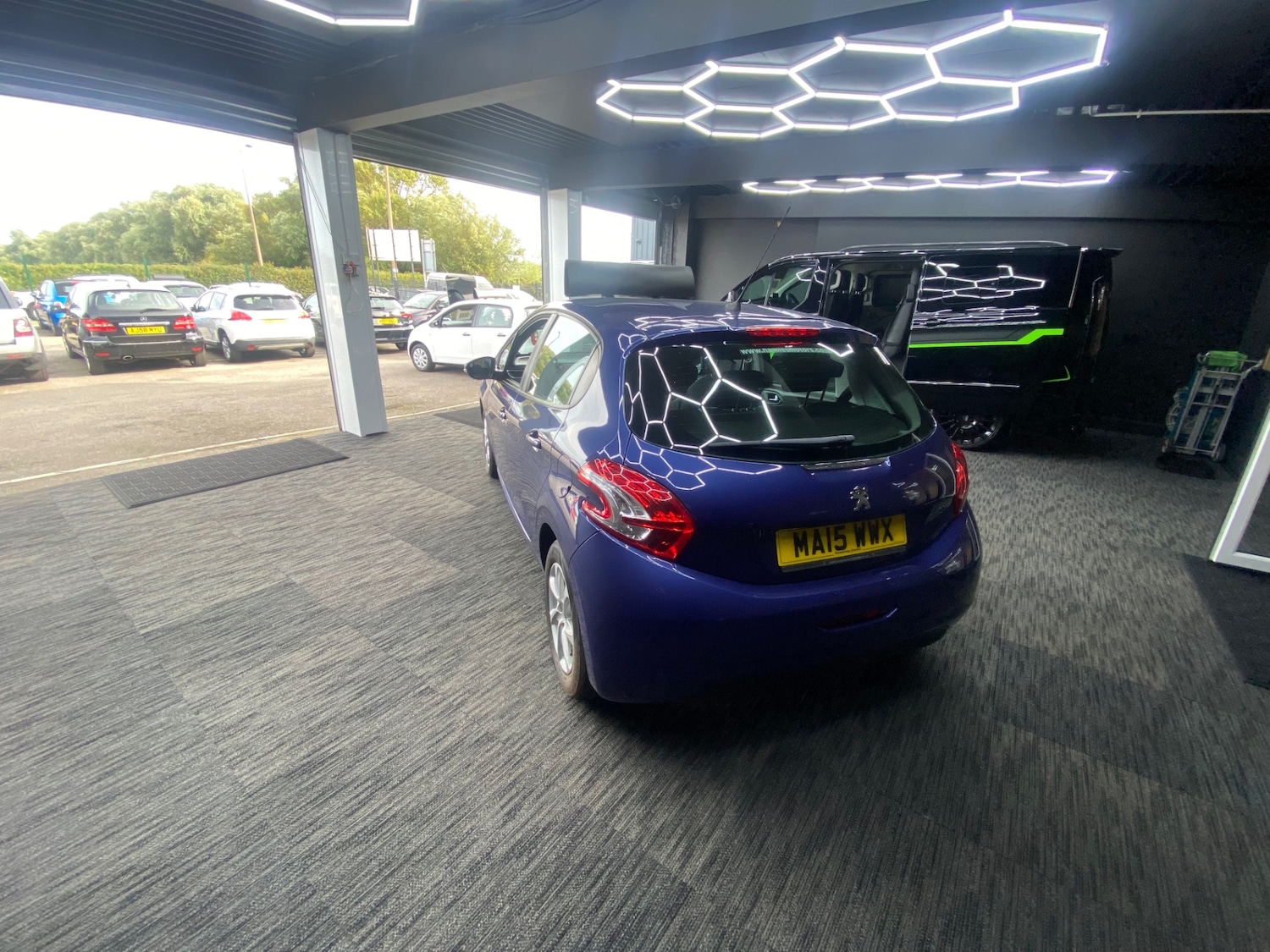 Used Peugeot 208 2015 for sale - 76402033: Photo 4