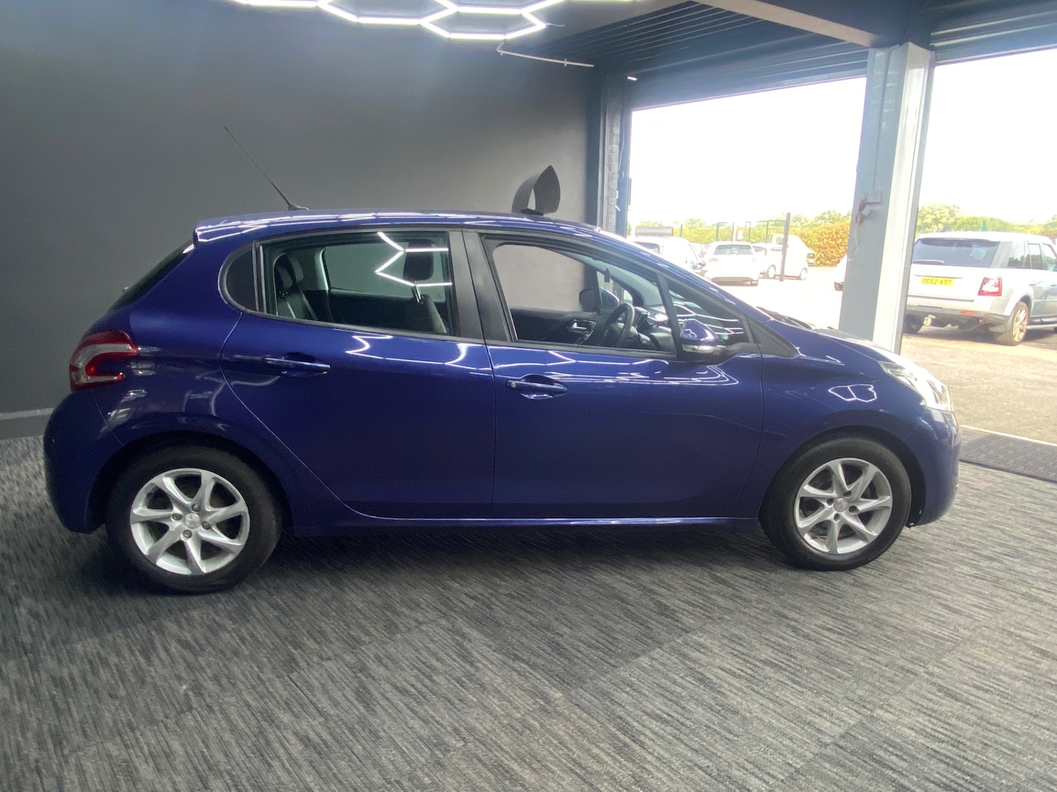 Used Peugeot 208 2015 for sale - 76402033: Photo 7