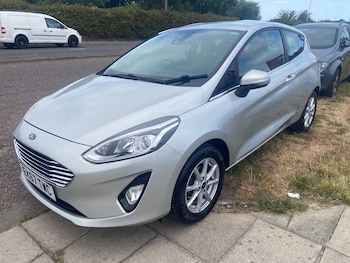 Used Ford Fiesta 2017 for sale - 79299348: Photo