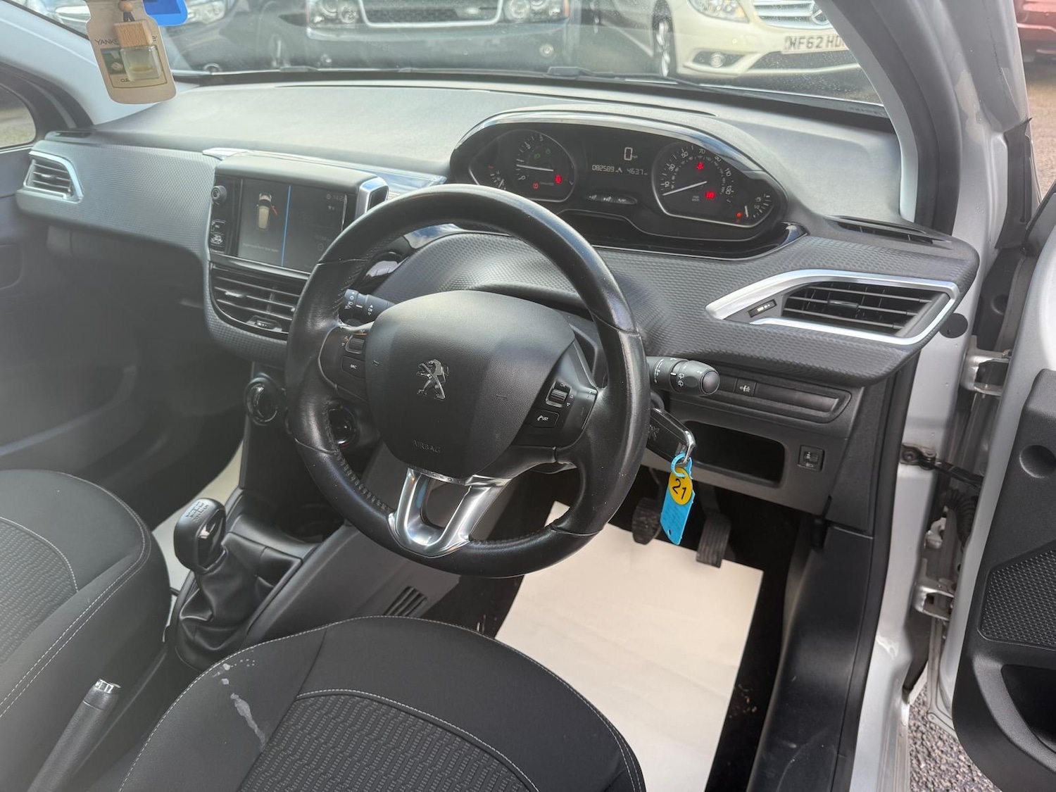 Used Peugeot 208 2018 for sale - 76402045: Photo 2