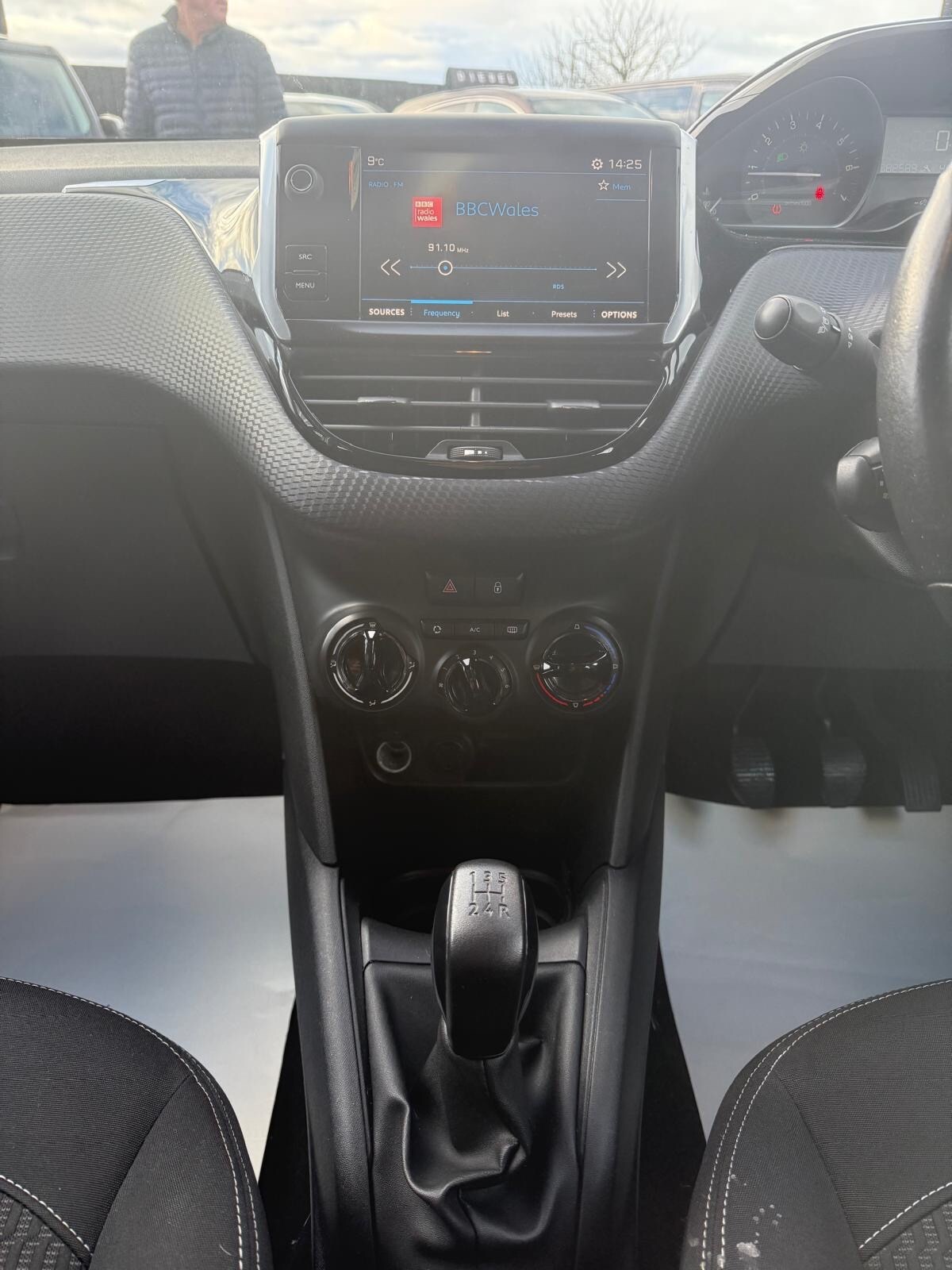 Used Peugeot 208 2018 for sale - 76402045: Photo 23