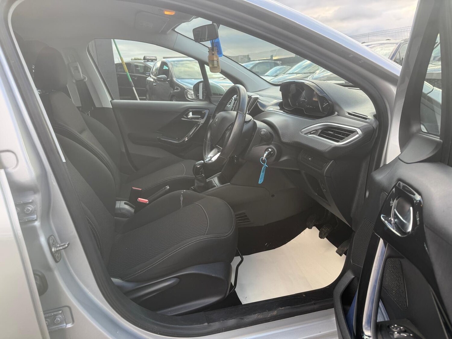 Used Peugeot 208 2018 for sale - 76402045: Photo 4