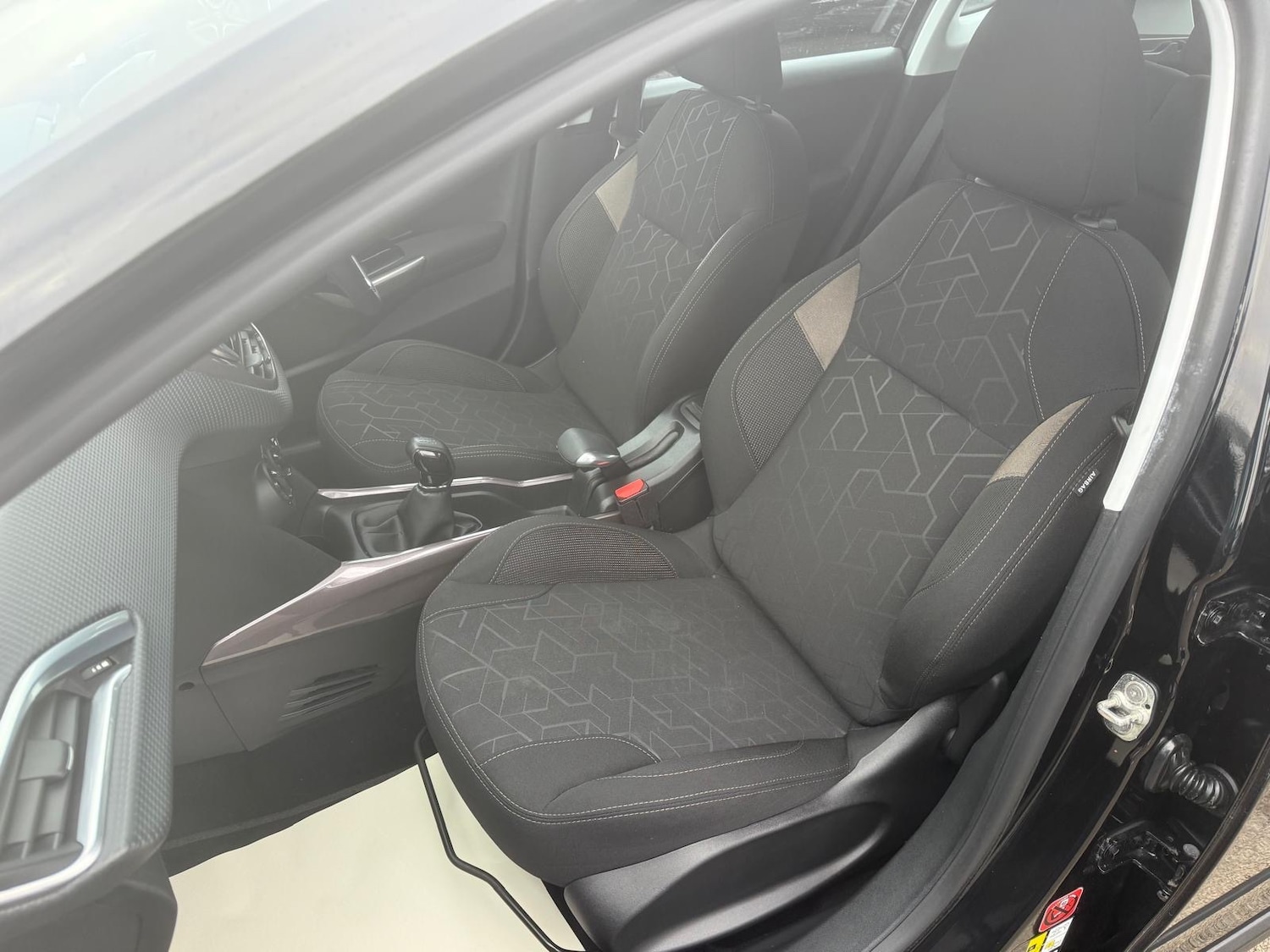 Used Peugeot 2008 2015 for sale - 77090192: Photo 12