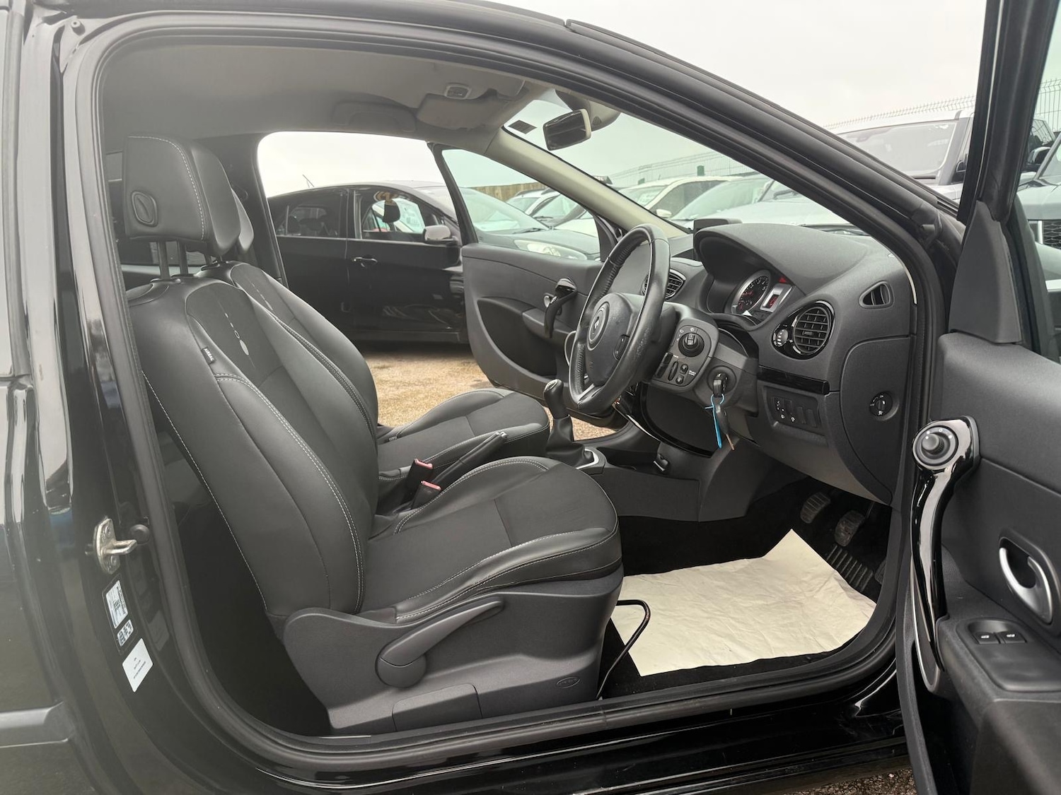 Used Renault Clio 2012 for sale - 76402042: Photo 12