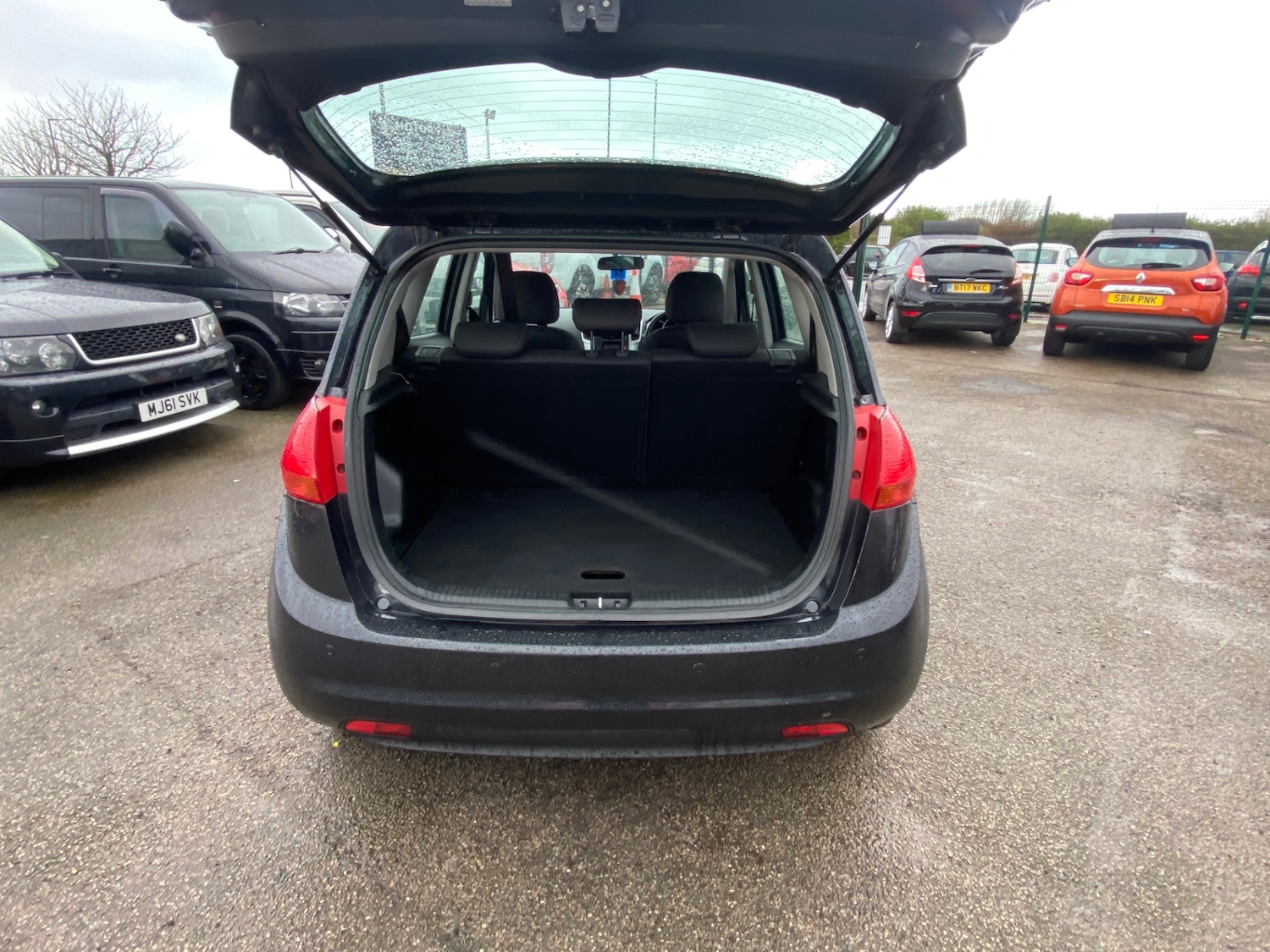 Used Kia Venga 2010 for sale - 77392562: Photo 8