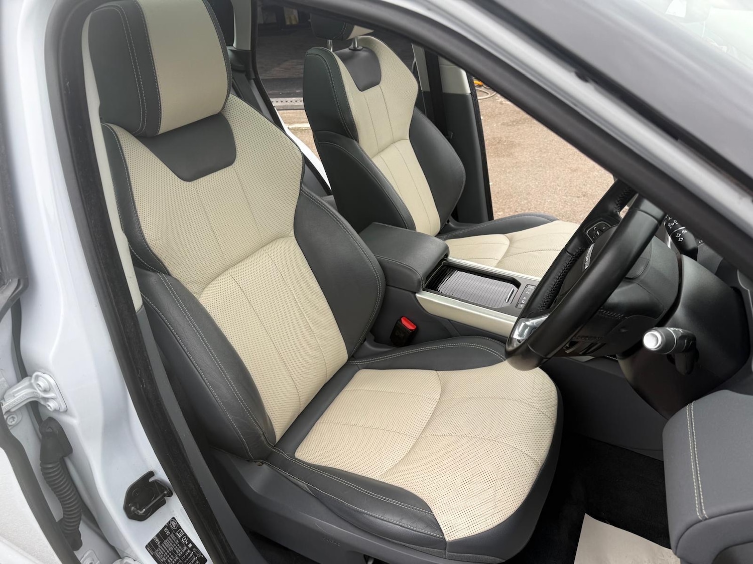 Used Land Rover Range Rover Evoque 2015 for sale - 76467498: Photo 4