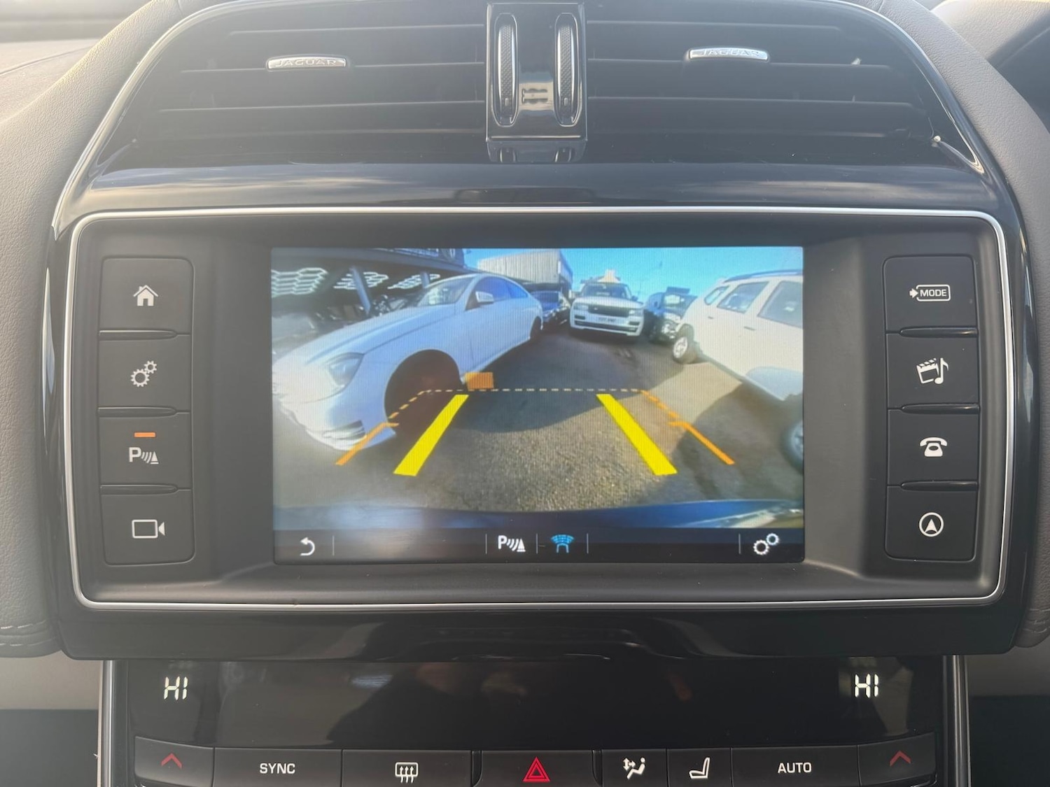 Used Jaguar XE 2015 for sale - 77104542: Photo 6