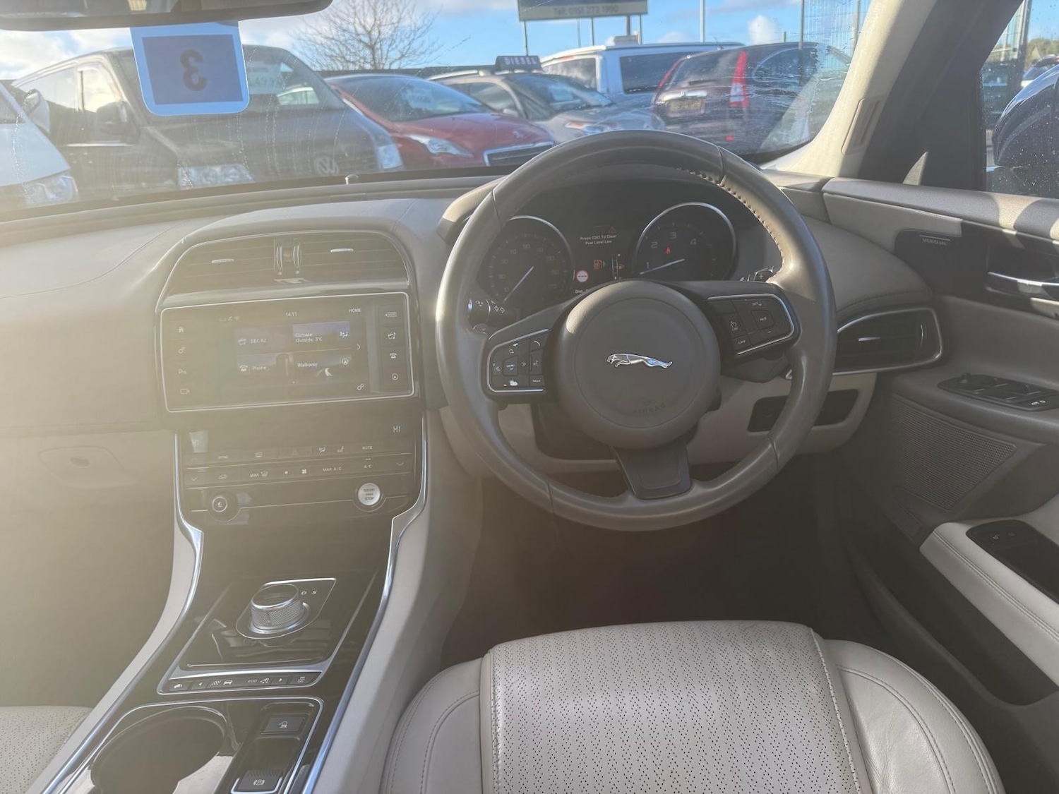 Used Jaguar XE 2015 for sale - 77104542: Photo 7