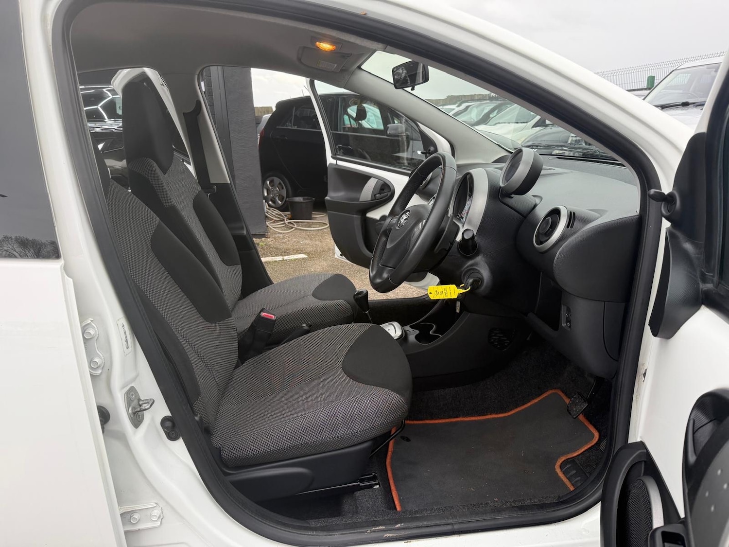 Used Toyota AYGO 2012 for sale - 76402747: Photo 3
