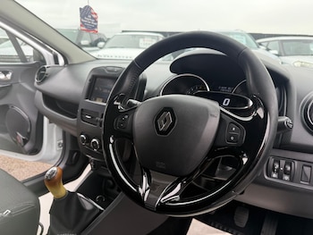 Used Renault Clio 2014 for sale - 76402873: Photo