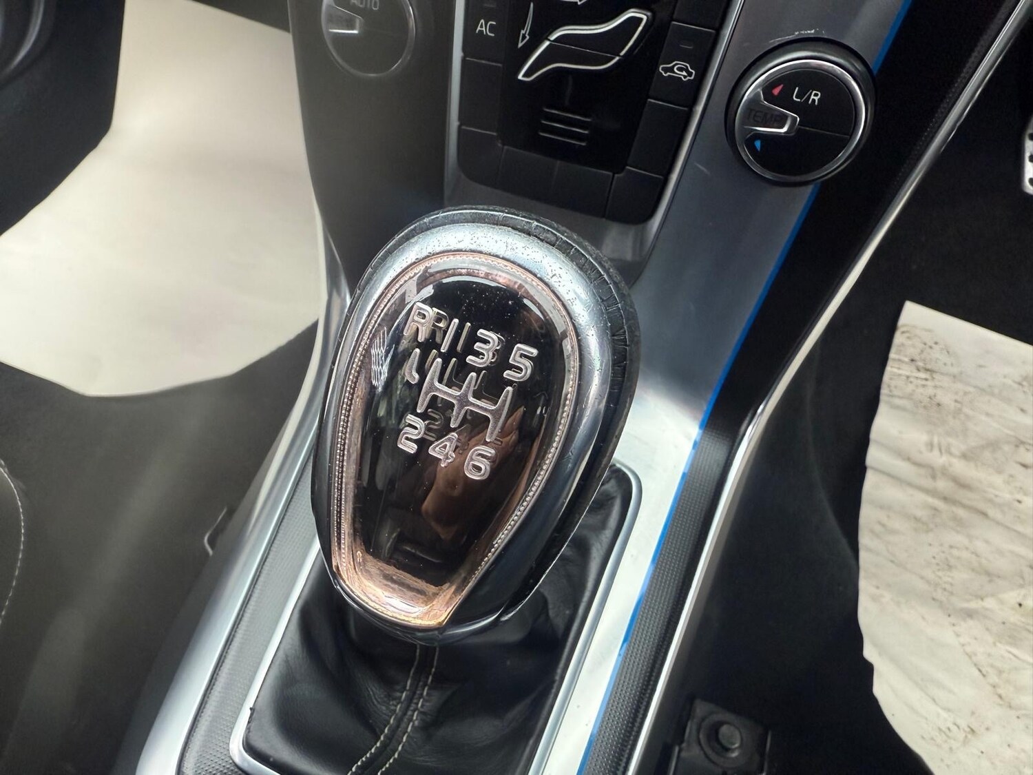 Used Volvo V40 2013 for sale - 76402669: Photo 27