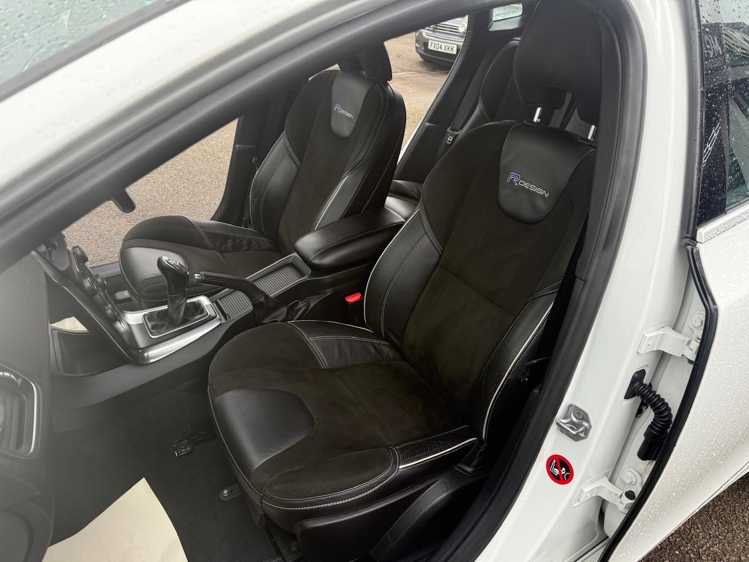 Used Volvo V40 2013 for sale - 76402669: Photo 3