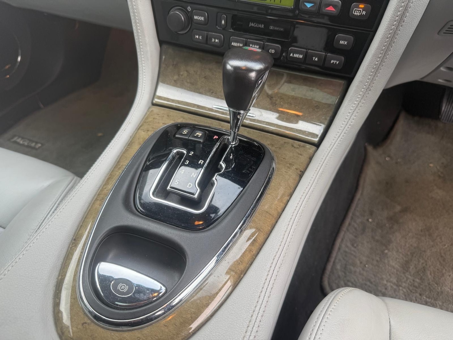 Used Jaguar XJ 2003 for sale - 76402895: Photo 16