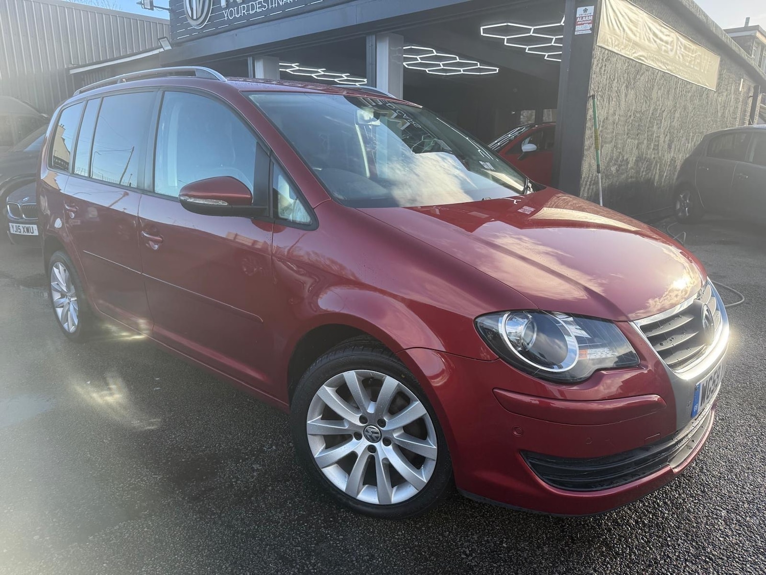 Used Volkswagen Touran 2010 for sale - 77090183: Photo 2