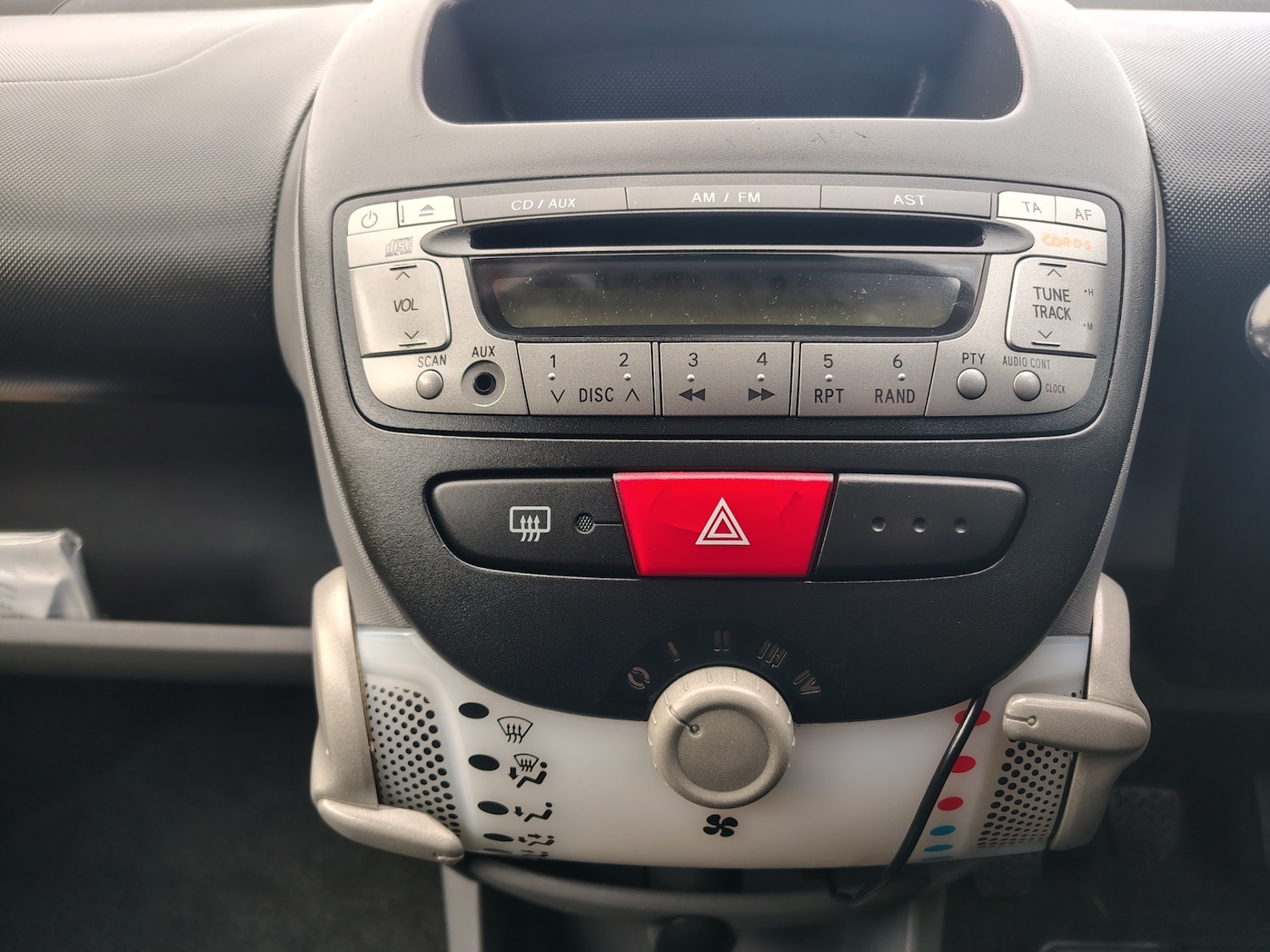 Used Peugeot 107 2011 for sale - 77601989: Photo 6