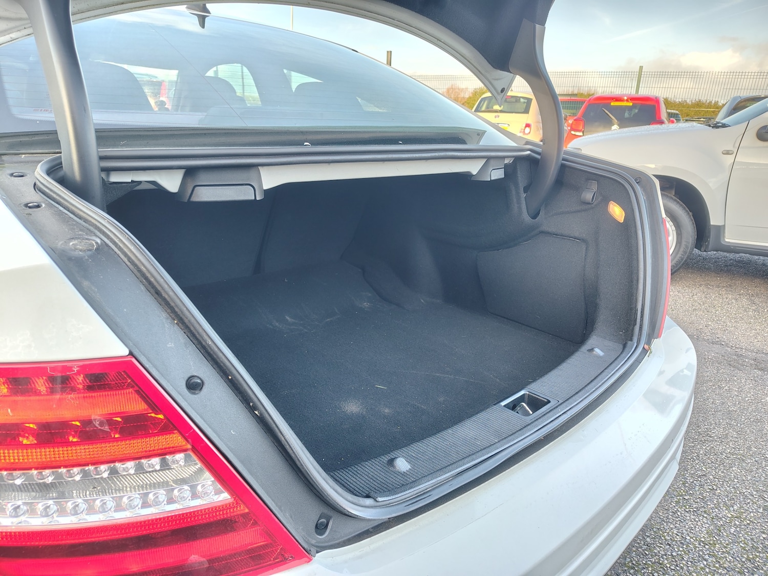 Used Mercedes-Benz C Class 2014 for sale - 77125363: Photo 8