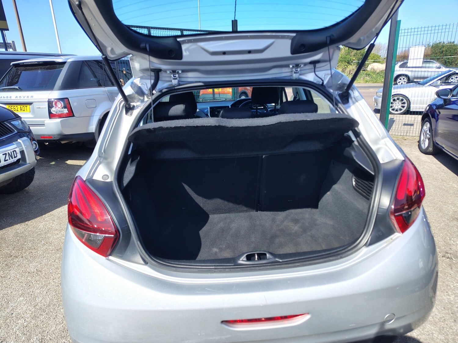 Used Peugeot 208 2016 for sale - 78162632: Photo 15