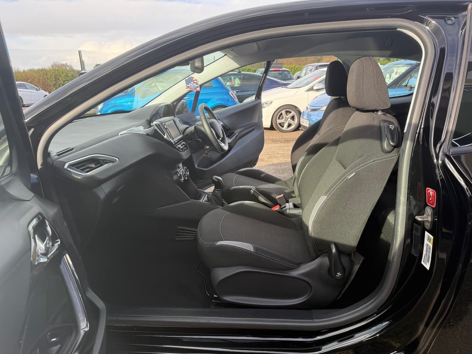 Used Peugeot 208 2015 for sale - 76403094: Photo 16