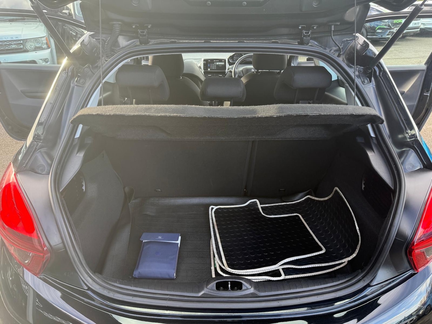 Used Peugeot 208 2015 for sale - 76403094: Photo 23