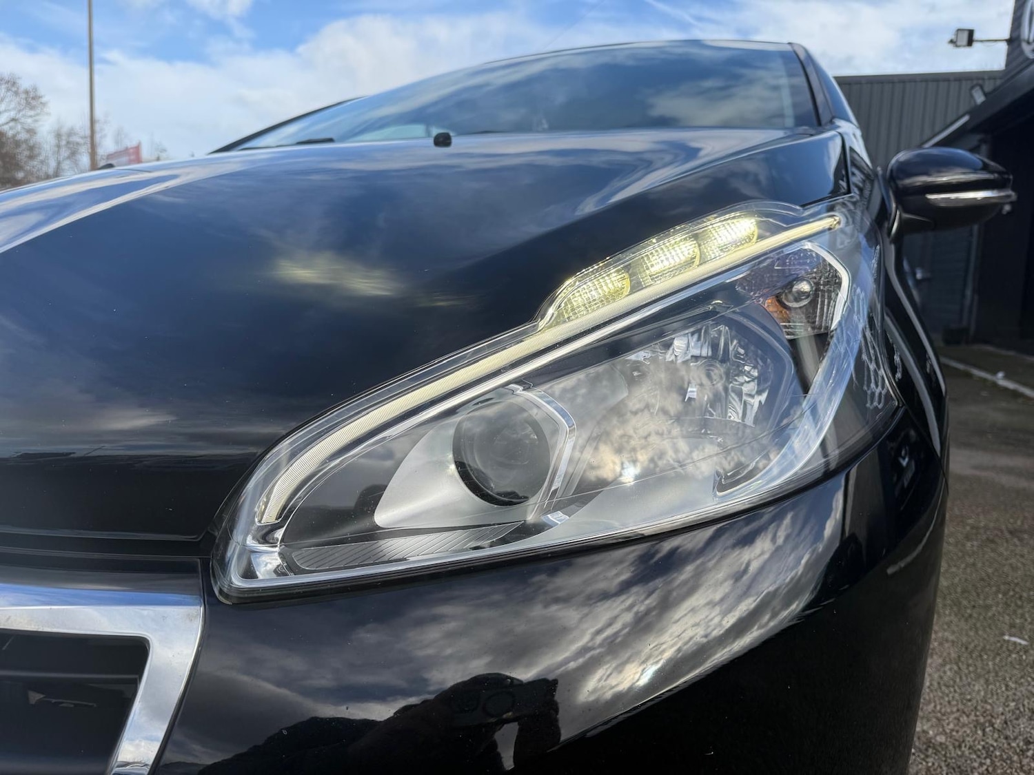 Used Peugeot 208 2015 for sale - 76403094: Photo 5