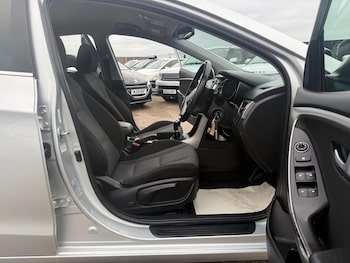 Used Hyundai i30 2015 for sale - 76402956: Photo