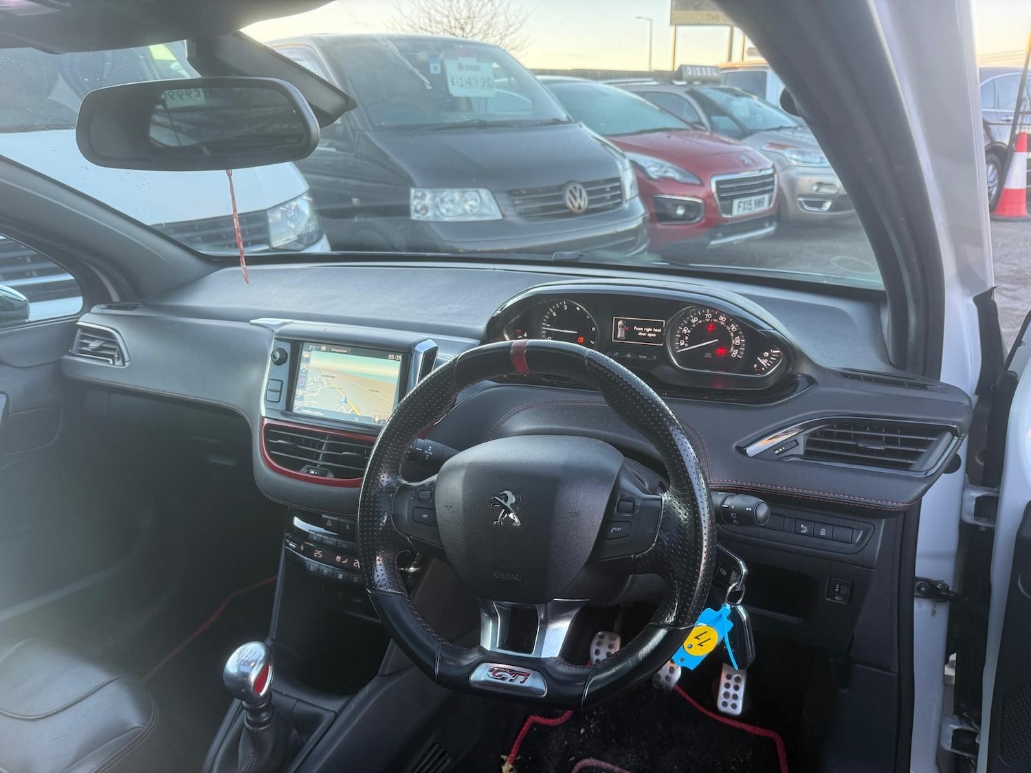 Used Peugeot 208 2015 for sale - 77105811: Photo 11