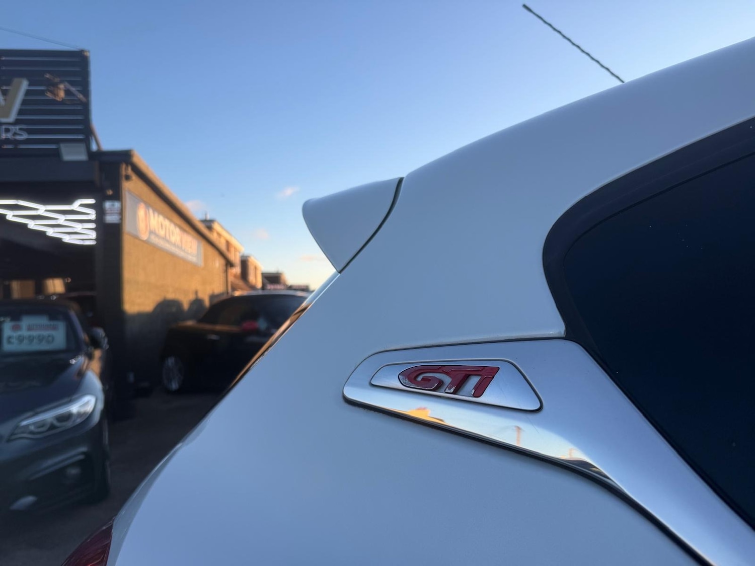 Used Peugeot 208 2015 for sale - 77105811: Photo 8