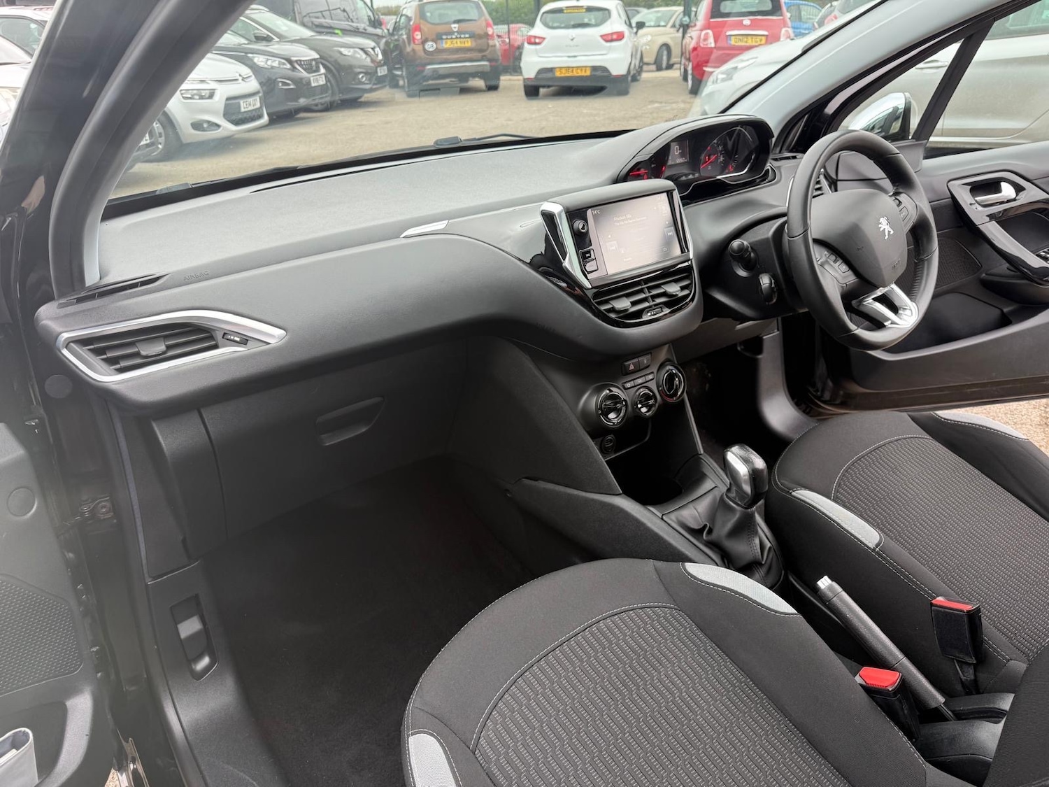 Used Peugeot 208 2015 for sale - 76402944: Photo 10