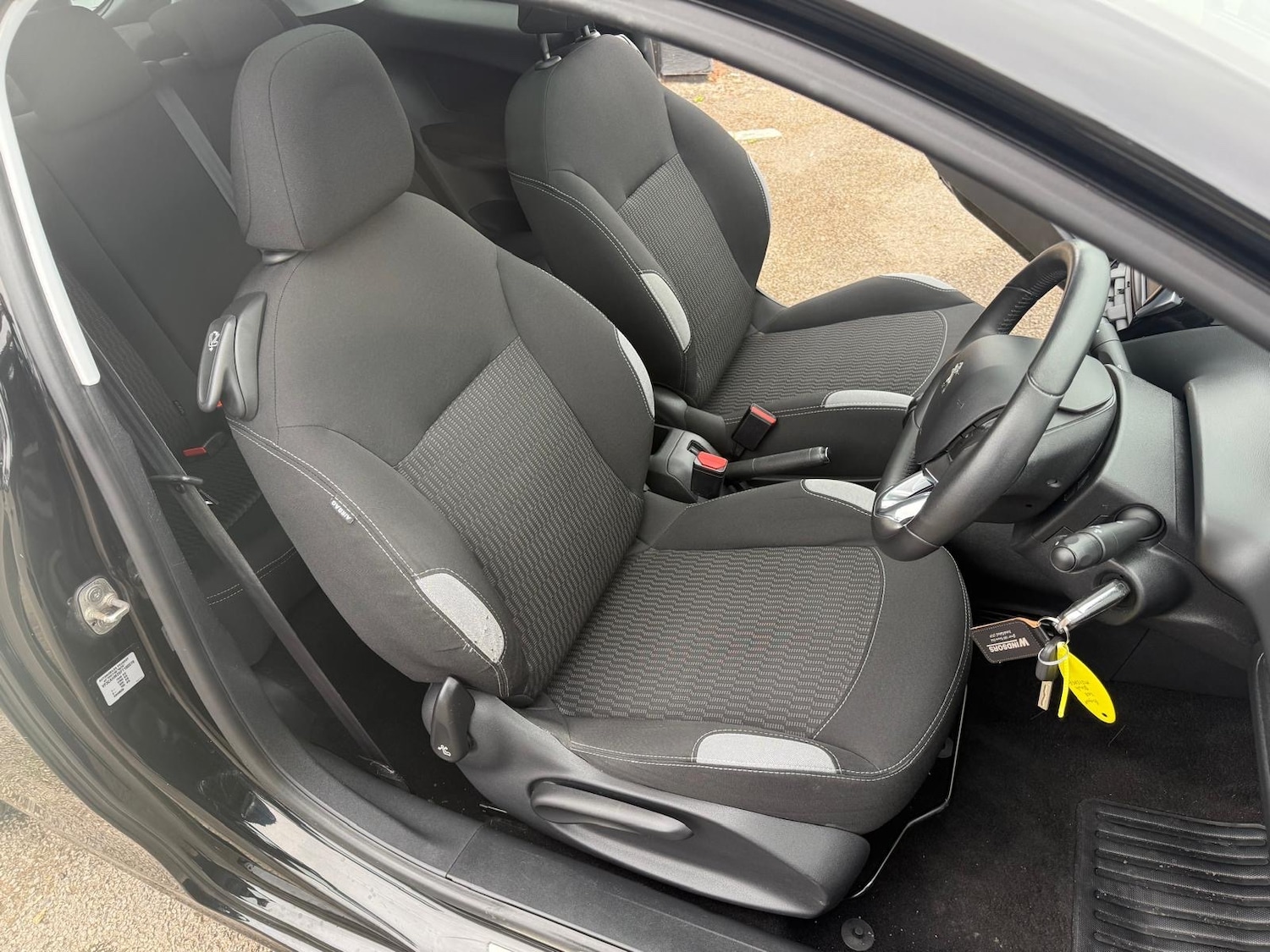 Used Peugeot 208 2015 for sale - 76402944: Photo 11