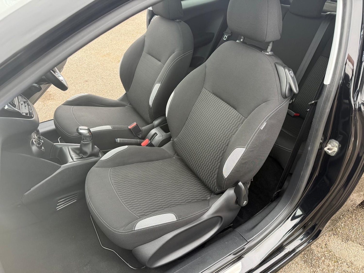 Used Peugeot 208 2015 for sale - 76402944: Photo 15