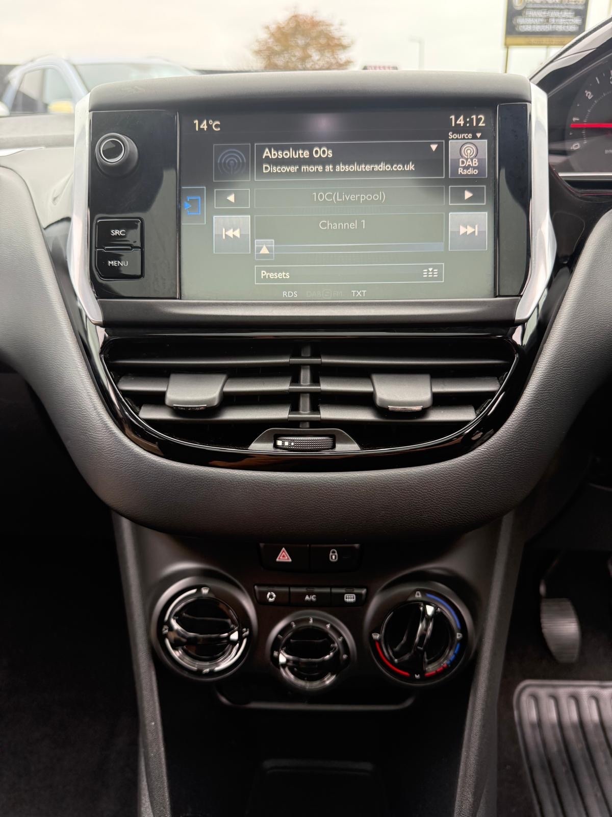 Used Peugeot 208 2015 for sale - 76402944: Photo 17