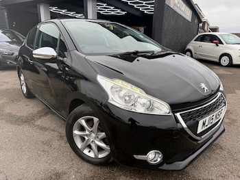 Used Peugeot 208 2015 for sale - 76402944: Photo