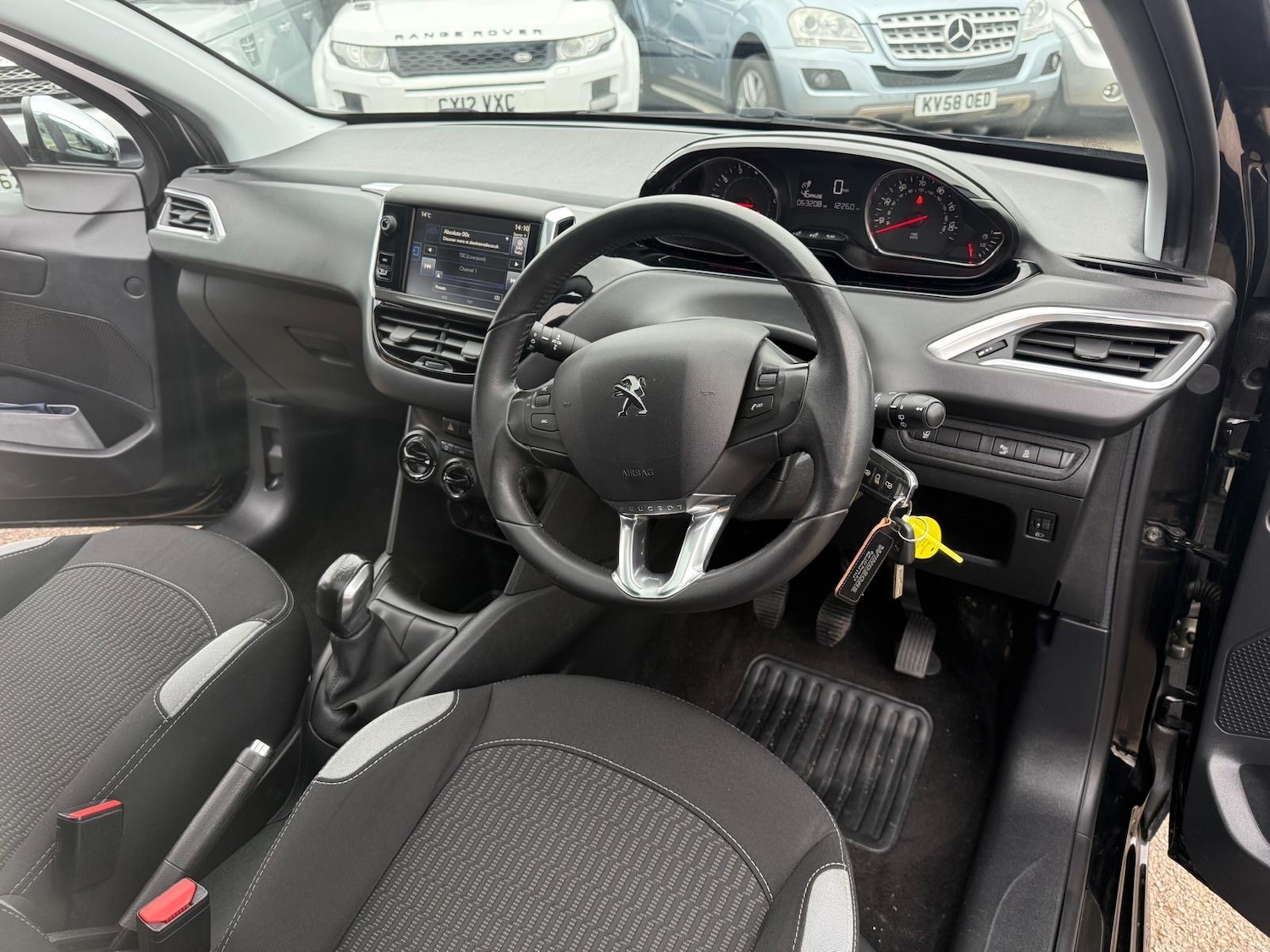 Used Peugeot 208 2015 for sale - 76402944: Photo 6