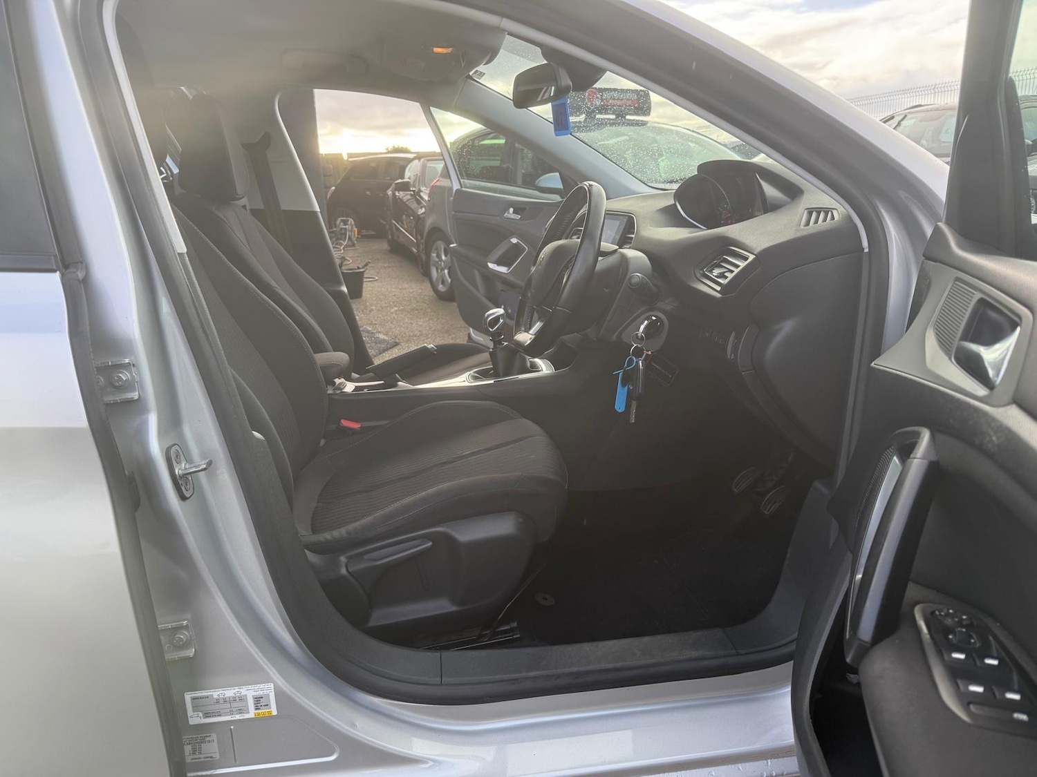 Used Peugeot 308 2016 for sale - 76757463: Photo 17