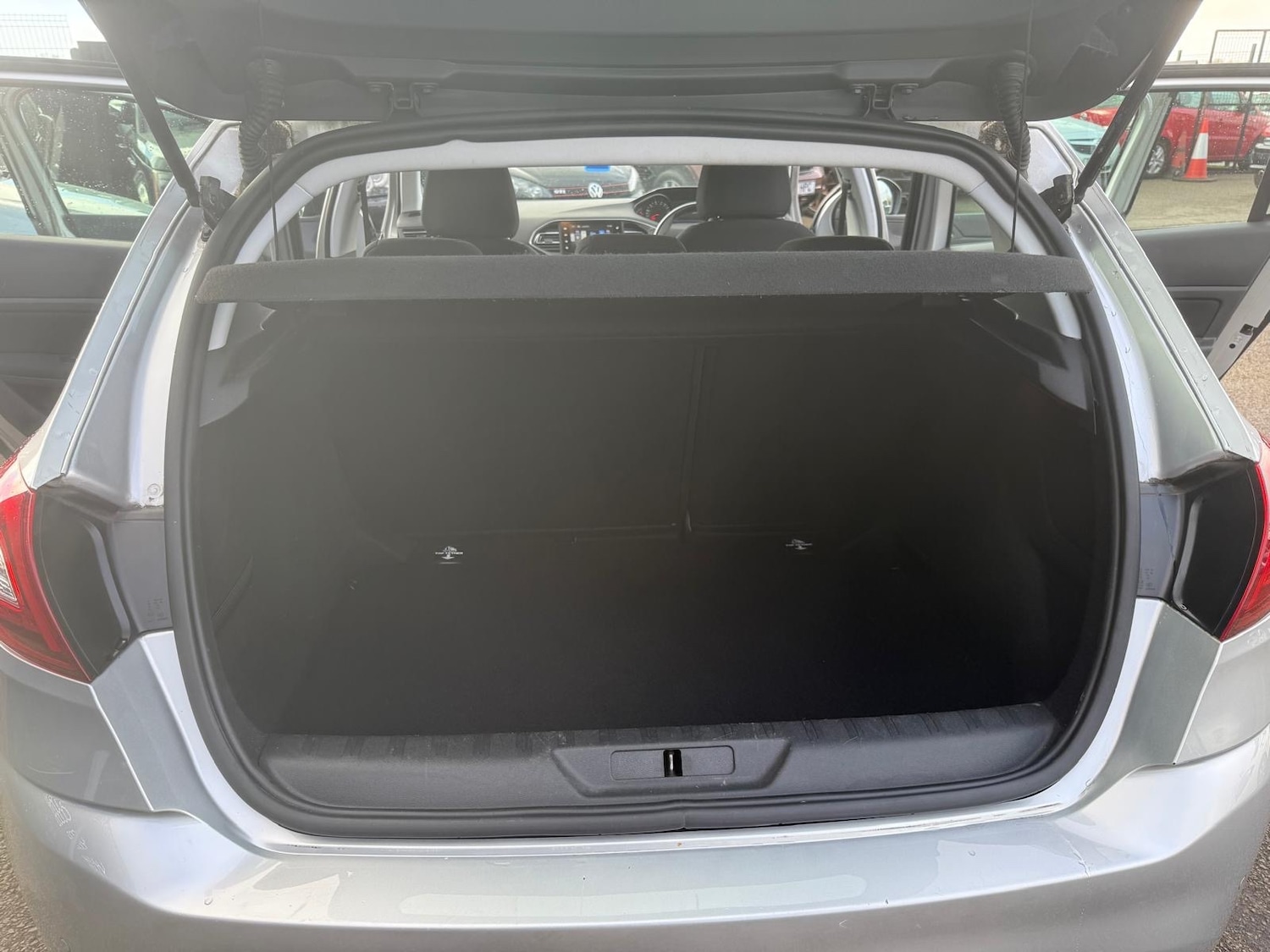 Used Peugeot 308 2016 for sale - 76757463: Photo 8